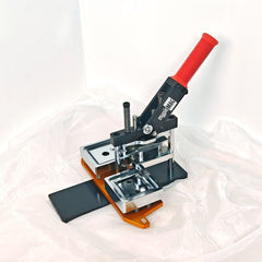 Máquina de botones/imanes cuadrados Pro Edition B de 2 x 2" / 2,5 x 2,5".