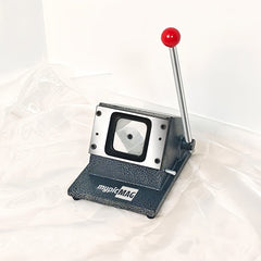 Troqueladora de palanca con forma redonda y cuadrada para botones/imanes cuadrados de 2"